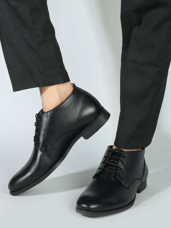 Men's Classic Lace-Up Chukka Boots