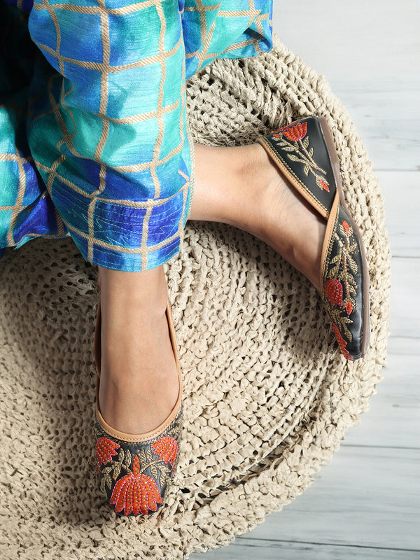 Women's Embroidered Ethnic Jutti with Vibrant Floral Mojaris