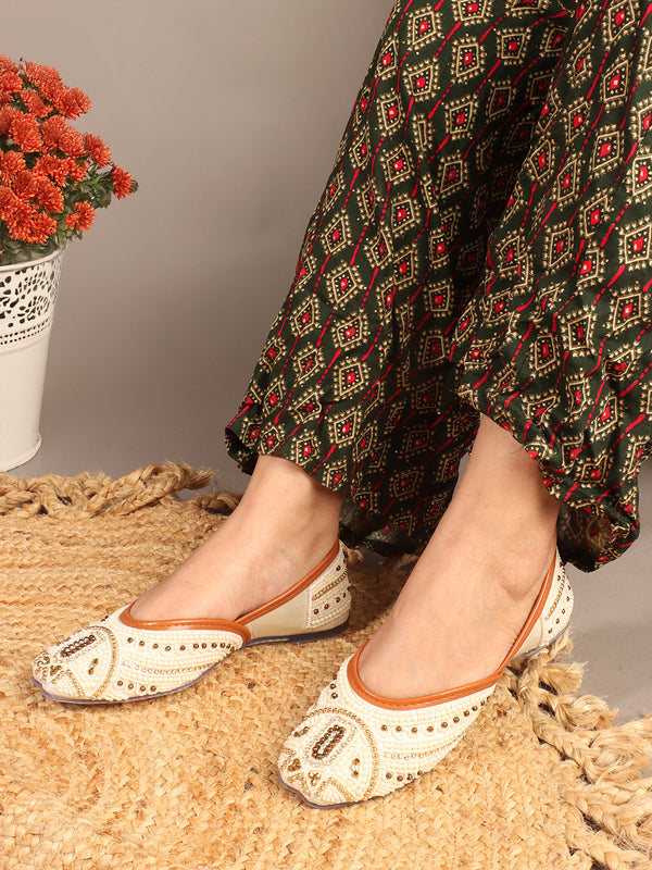 Women's Embellished Slip-On Ethnic Jutis