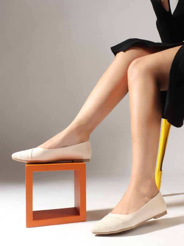 Women's Pointed Toe Ballerina Flats with Textured Detail