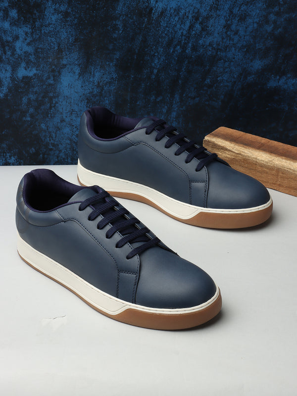 Men's Classic Lace-Up Sneakers with Contrast Sole