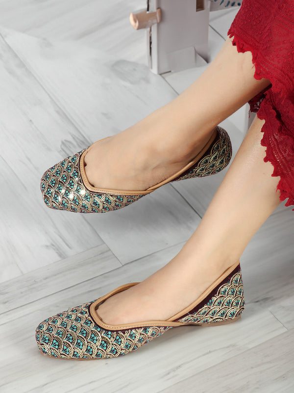 Women's Handcrafted Traditional Embellishments Designer Mojaris