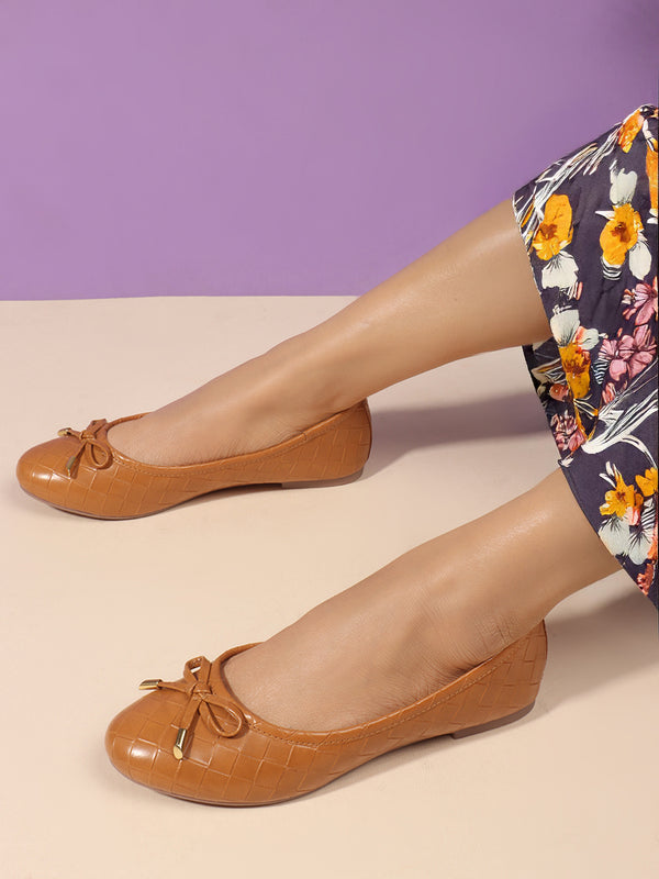 Women's Round Toe Textured Ballerinas With Bows