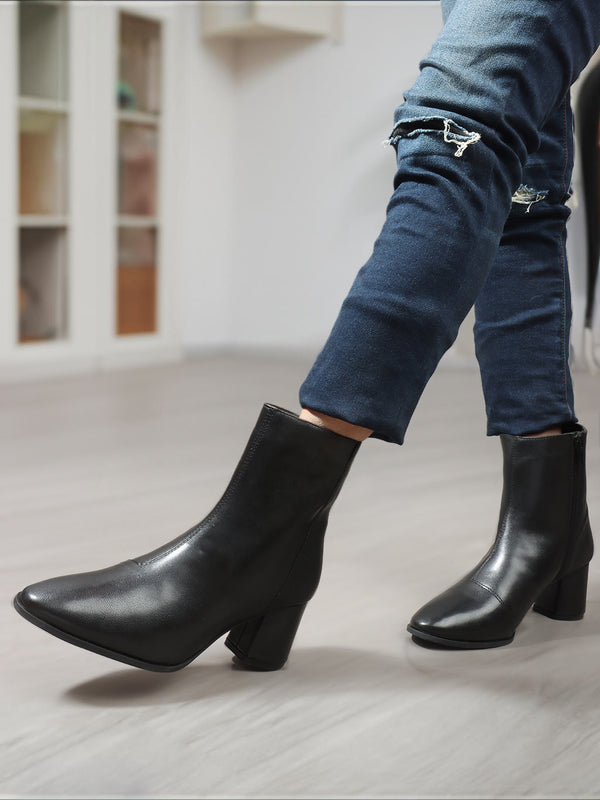 Women Round Toe Mid-Top Solid Chelsea Boots